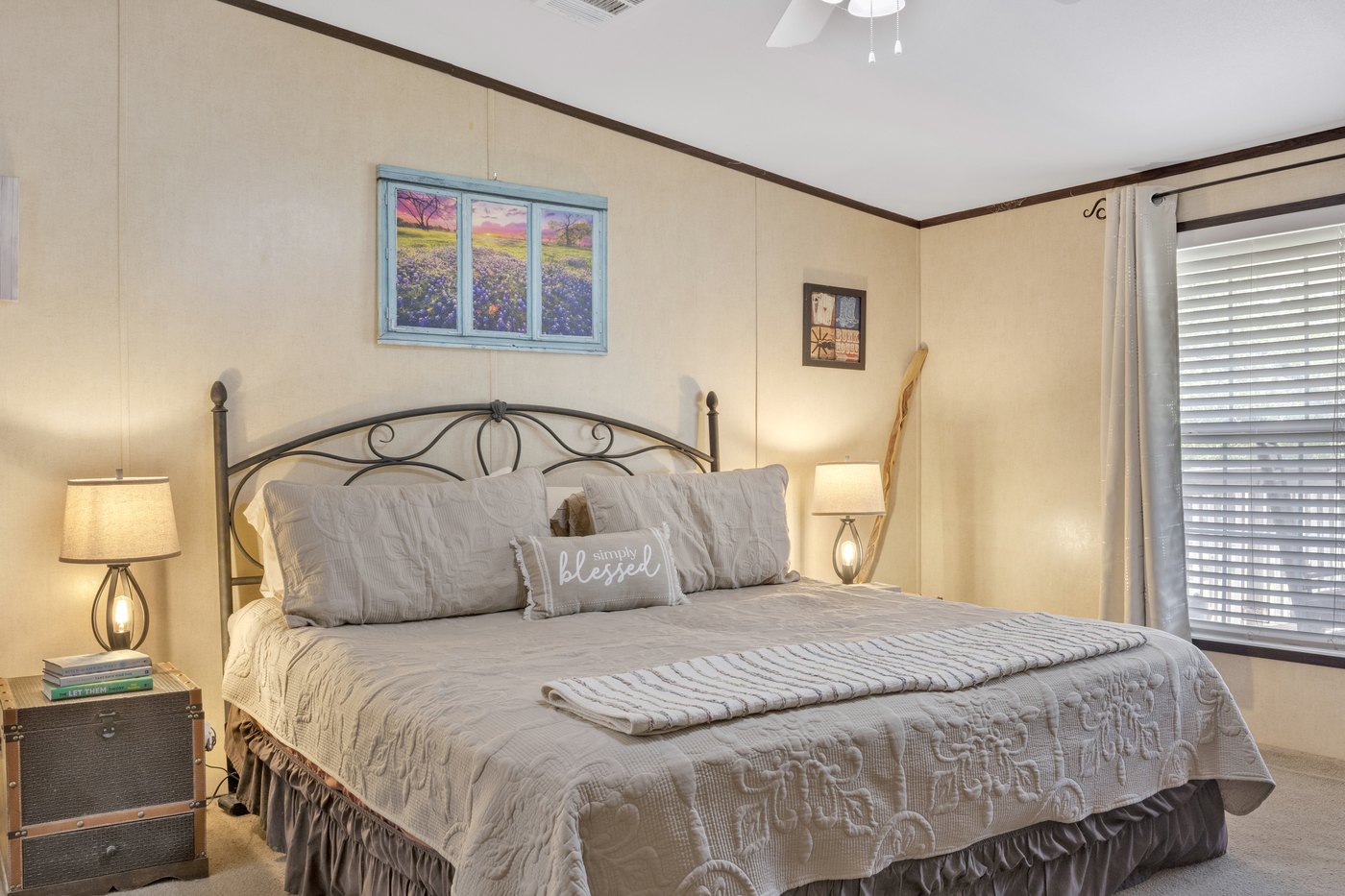Interior bedroom photo