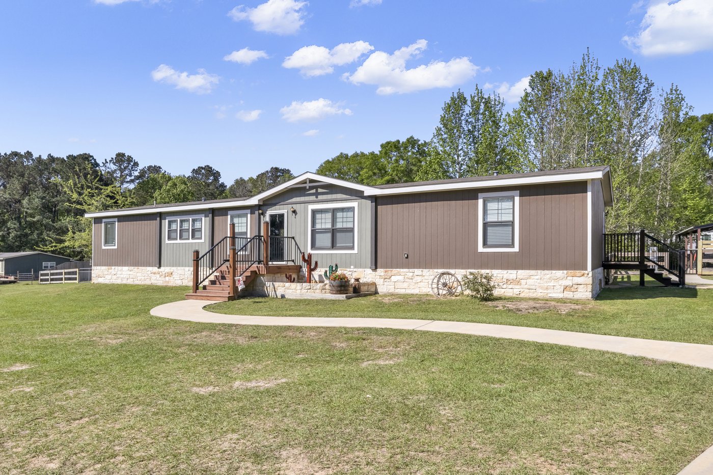 Exterior ground photo